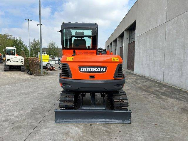 Doosan DX55-9C - Bager gusjeničar: slika Doosan DX55-9C - Bager gusjeničar Doosan DX55-9C - Bager gusjeničar: slika Doosan DX55-9C - Bager gusjeničar