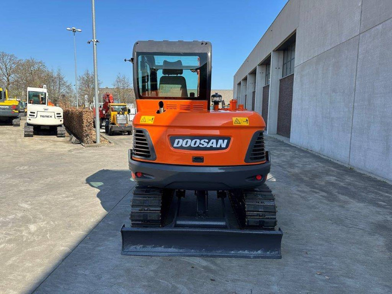 Doosan DX55-9C - Bager gusjeničar: slika Doosan DX55-9C - Bager gusjeničar Doosan DX55-9C - Bager gusjeničar: slika Doosan DX55-9C - Bager gusjeničar