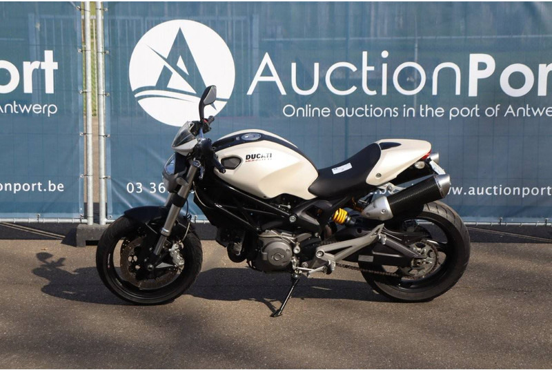 Ducati MONSTER 696 - Motocikl: slika Ducati MONSTER 696 - Motocikl Ducati MONSTER 696 - Motocikl: slika Ducati MONSTER 696 - Motocikl