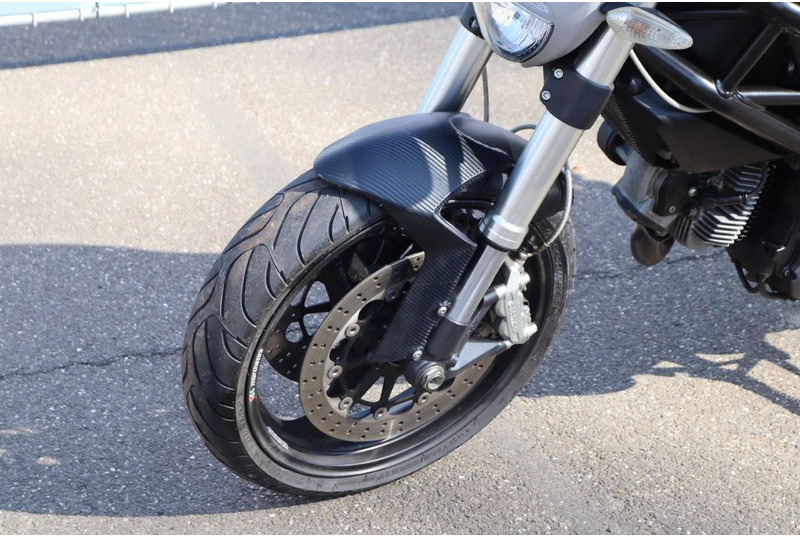 Motocikl Ducati MONSTER 696: slika Motocikl Ducati MONSTER 696