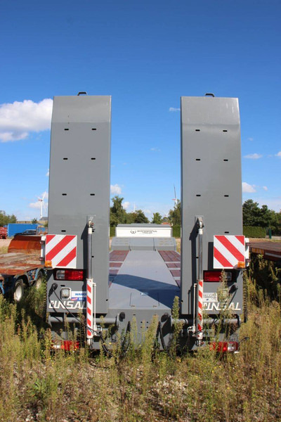 ERF 3AYH - Poluprikolica s niskim utovarivačem: slika ERF 3AYH - Poluprikolica s niskim utovarivačem ERF 3AYH - Poluprikolica s niskim utovarivačem: slika ERF 3AYH - Poluprikolica s niskim utovarivačem