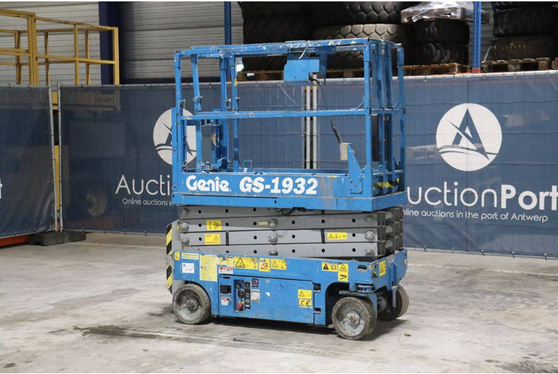 Genie GS-1932 - Škarasta podizna platforma: slika Genie GS-1932 - Škarasta podizna platforma Genie GS-1932 - Škarasta podizna platforma: slika Genie GS-1932 - Škarasta podizna platforma