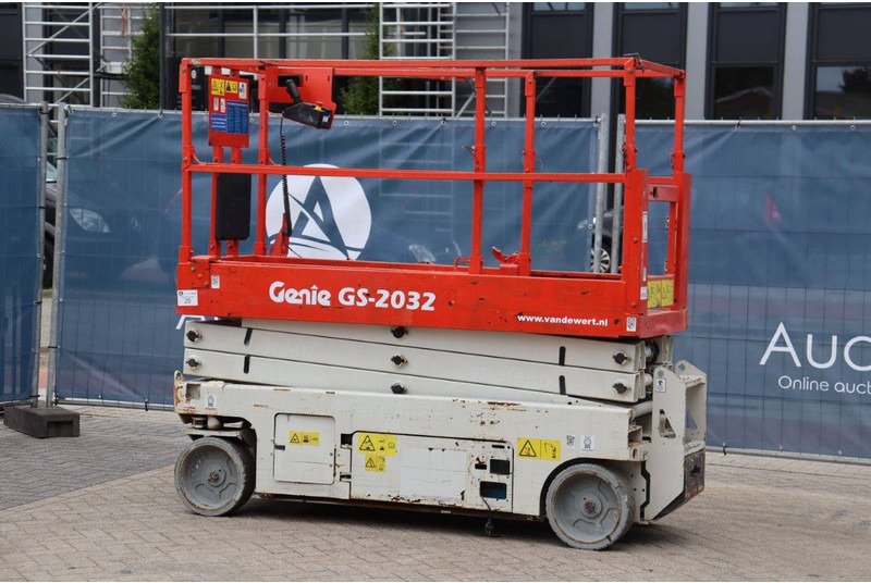 Genie GS-2032 - Škarasta podizna platforma: slika Genie GS-2032 - Škarasta podizna platforma Genie GS-2032 - Škarasta podizna platforma: slika Genie GS-2032 - Škarasta podizna platforma