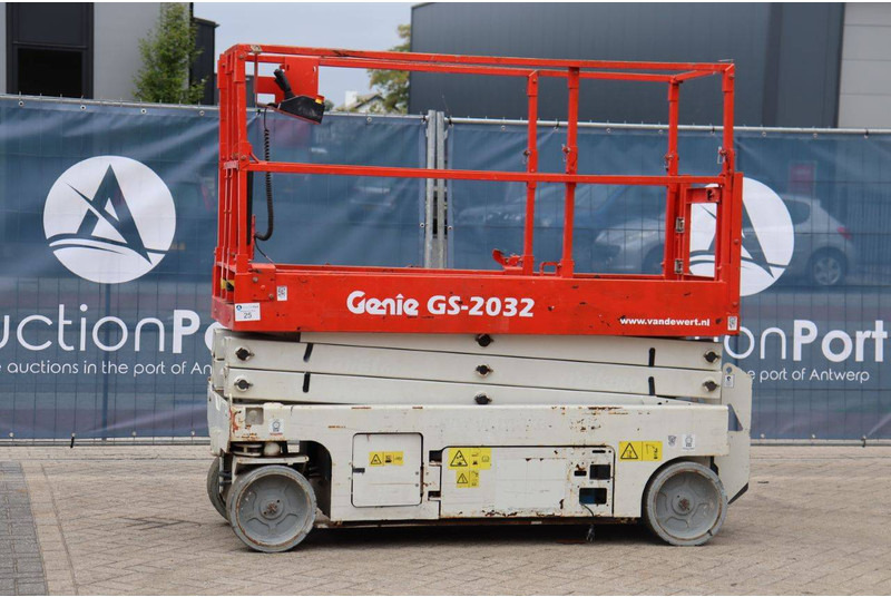 Genie GS-2032 - Škarasta podizna platforma: slika Genie GS-2032 - Škarasta podizna platforma Genie GS-2032 - Škarasta podizna platforma: slika Genie GS-2032 - Škarasta podizna platforma