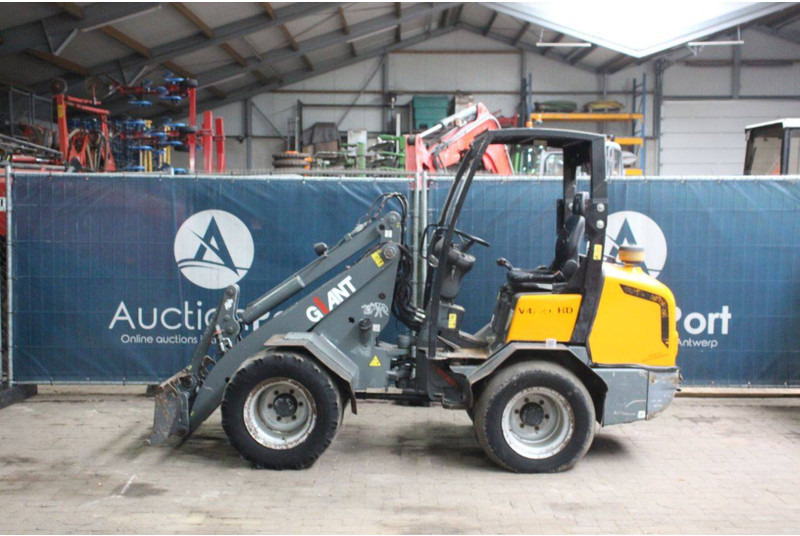 Giant V452T HD - Utovarivač na kotačima: slika Giant V452T HD - Utovarivač na kotačima Giant V452T HD - Utovarivač na kotačima: slika Giant V452T HD - Utovarivač na kotačima