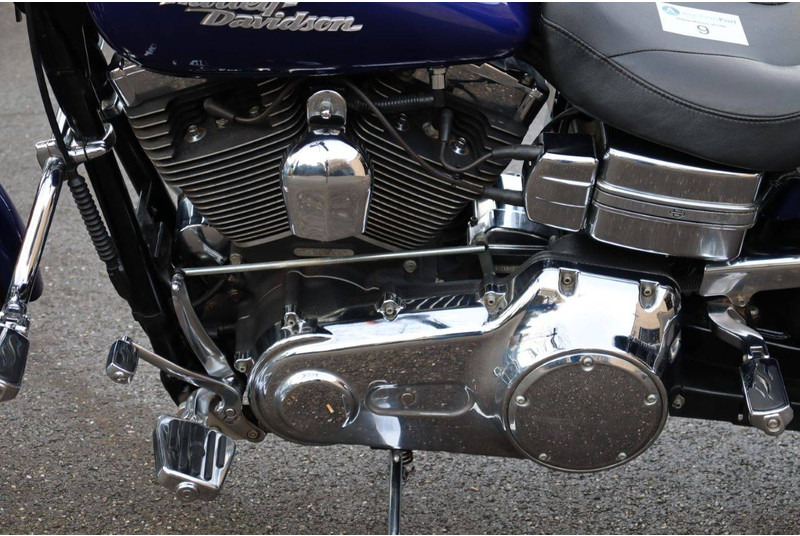 Motocikl Harley-Davidson Dyna Street Bob: slika Motocikl Harley-Davidson Dyna Street Bob