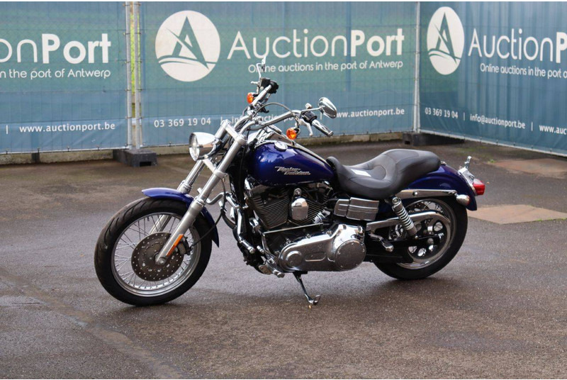 Motocikl Harley-Davidson Dyna Street Bob: slika Motocikl Harley-Davidson Dyna Street Bob