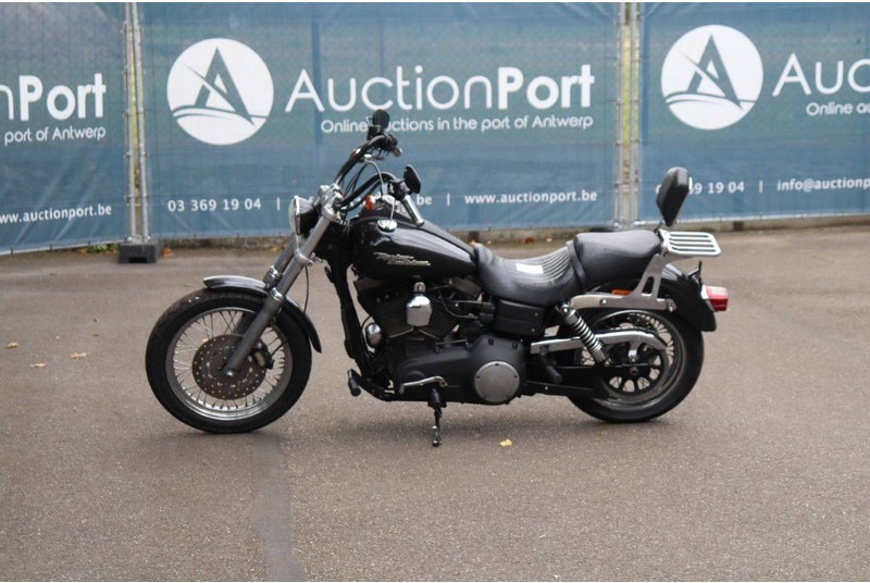 Harley-Davidson Dyna Street Bob - Motocikl: slika Harley-Davidson Dyna Street Bob - Motocikl Harley-Davidson Dyna Street Bob - Motocikl: slika Harley-Davidson Dyna Street Bob - Motocikl