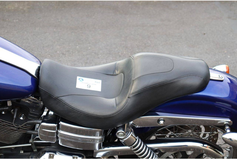 Motocikl Harley-Davidson Dyna Street Bob: slika Motocikl Harley-Davidson Dyna Street Bob