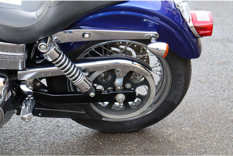 Motocikl Harley-Davidson Dyna Street Bob: slika Motocikl Harley-Davidson Dyna Street Bob