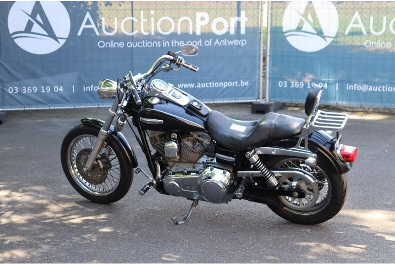 Harley-Davidson Dyna Super Glide - Motocikl: slika Harley-Davidson Dyna Super Glide - Motocikl Harley-Davidson Dyna Super Glide - Motocikl: slika Harley-Davidson Dyna Super Glide - Motocikl