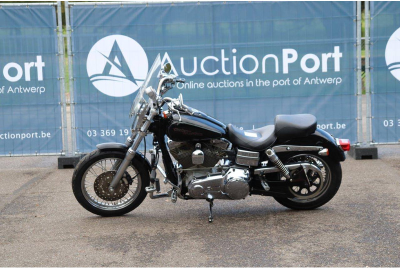 Harley-Davidson Dyna Super Glide - Motocikl: slika Harley-Davidson Dyna Super Glide - Motocikl Harley-Davidson Dyna Super Glide - Motocikl: slika Harley-Davidson Dyna Super Glide - Motocikl