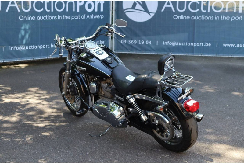 Harley-Davidson Dyna Super Glide - Motocikl: slika Harley-Davidson Dyna Super Glide - Motocikl Harley-Davidson Dyna Super Glide - Motocikl: slika Harley-Davidson Dyna Super Glide - Motocikl