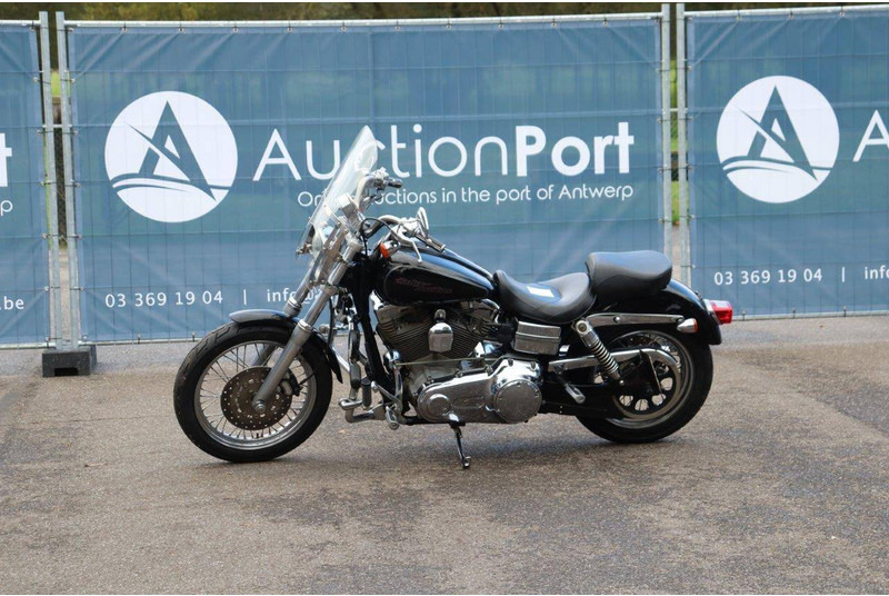 Harley-Davidson Dyna Super Glide - Motocikl: slika Harley-Davidson Dyna Super Glide - Motocikl Harley-Davidson Dyna Super Glide - Motocikl: slika Harley-Davidson Dyna Super Glide - Motocikl