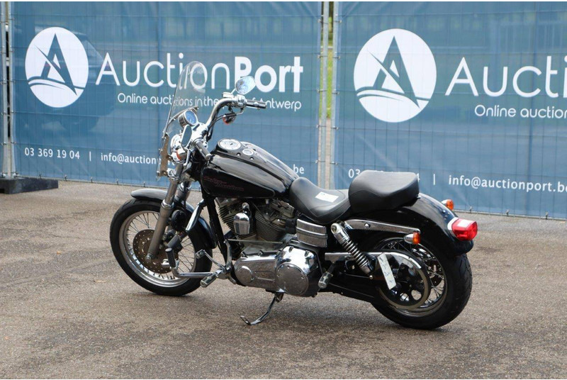 Harley-Davidson Dyna Super Glide - Motocikl: slika Harley-Davidson Dyna Super Glide - Motocikl Harley-Davidson Dyna Super Glide - Motocikl: slika Harley-Davidson Dyna Super Glide - Motocikl