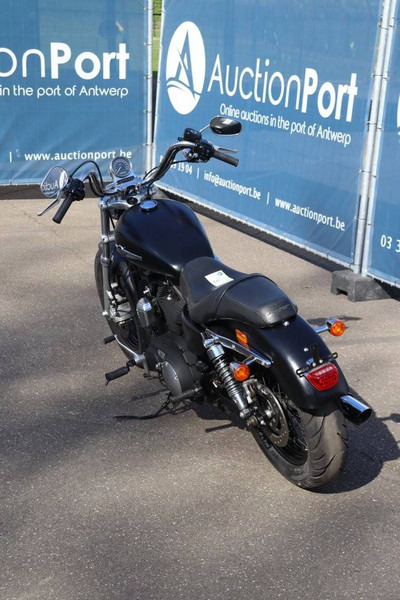 Harley-Davidson SPORTSTER XL1200 CUSTOM - Motocikl: slika Harley-Davidson SPORTSTER XL1200 CUSTOM - Motocikl Harley-Davidson SPORTSTER XL1200 CUSTOM - Motocikl: slika Harley-Davidson SPORTSTER XL1200 CUSTOM - Motocikl