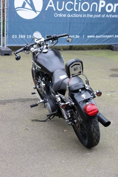 Harley-Davidson Sporster XL1200 Custom - Motocikl: slika Harley-Davidson Sporster XL1200 Custom - Motocikl Harley-Davidson Sporster XL1200 Custom - Motocikl: slika Harley-Davidson Sporster XL1200 Custom - Motocikl