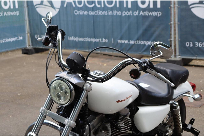 Motocikl Harley-Davidson Sporster XL883: slika Motocikl Harley-Davidson Sporster XL883
