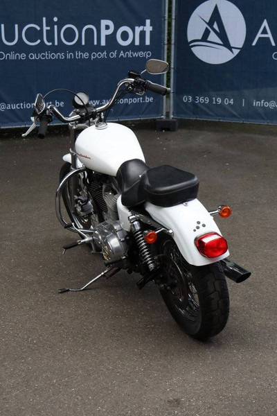 Harley-Davidson Sporster XL883 - Motocikl: slika Harley-Davidson Sporster XL883 - Motocikl Harley-Davidson Sporster XL883 - Motocikl: slika Harley-Davidson Sporster XL883 - Motocikl