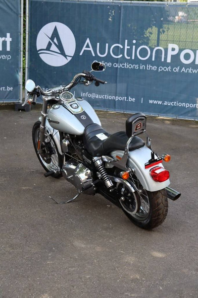 Harley-Davidson Super Glide Custom - Motocikl: slika Harley-Davidson Super Glide Custom - Motocikl Harley-Davidson Super Glide Custom - Motocikl: slika Harley-Davidson Super Glide Custom - Motocikl