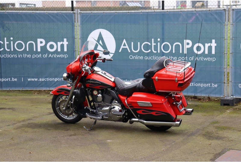 Harley-Davidson Ultra Classic CVO - Motocikl: slika Harley-Davidson Ultra Classic CVO - Motocikl Harley-Davidson Ultra Classic CVO - Motocikl: slika Harley-Davidson Ultra Classic CVO - Motocikl