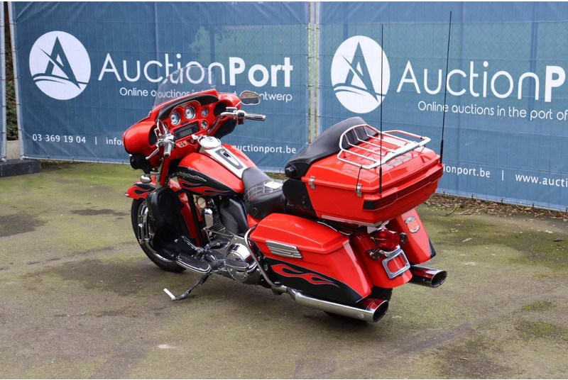 Harley-Davidson Ultra Glide CVO - Motocikl: slika Harley-Davidson Ultra Glide CVO - Motocikl Harley-Davidson Ultra Glide CVO - Motocikl: slika Harley-Davidson Ultra Glide CVO - Motocikl