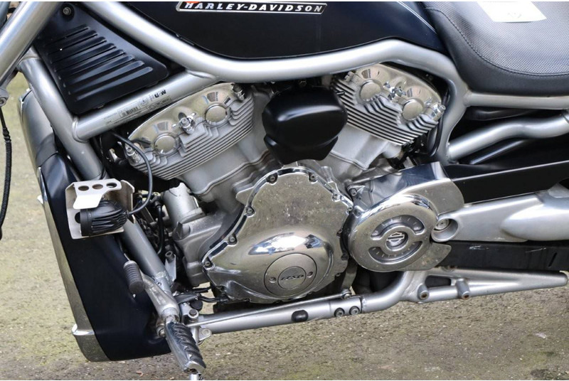 Motocikl Harley-Davidson V-Rod VRSC: slika Motocikl Harley-Davidson V-Rod VRSC