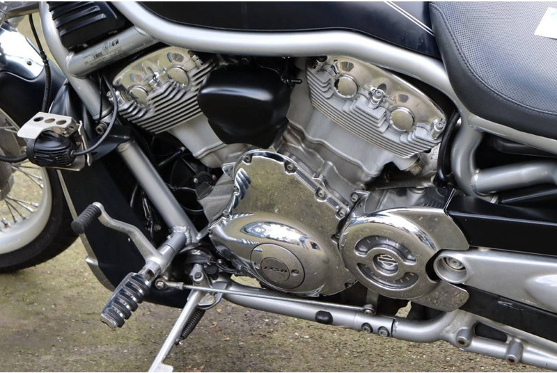Motocikl Harley-Davidson V-Rod VRSC: slika Motocikl Harley-Davidson V-Rod VRSC