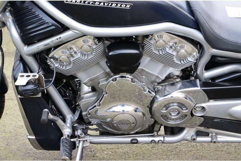 Motocikl Harley-Davidson V-Rod VRSC: slika Motocikl Harley-Davidson V-Rod VRSC