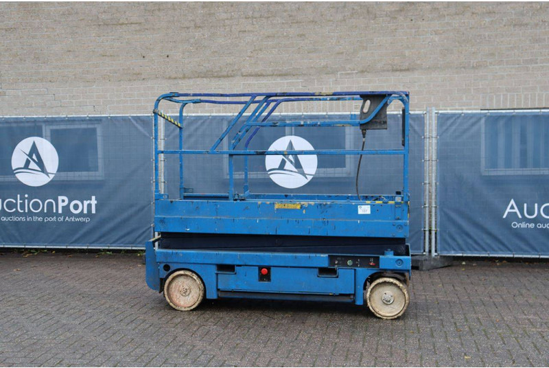 Haulotte Compact 8 - Škarasta podizna platforma: slika Haulotte Compact 8 - Škarasta podizna platforma Haulotte Compact 8 - Škarasta podizna platforma: slika Haulotte Compact 8 - Škarasta podizna platforma