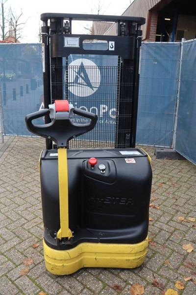 Hyster S1.0 AC - Slagač stoga: slika Hyster S1.0 AC - Slagač stoga Hyster S1.0 AC - Slagač stoga: slika Hyster S1.0 AC - Slagač stoga