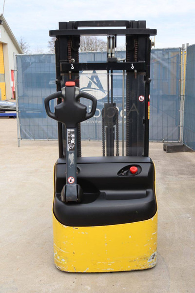 Hyundai 10 LS-7 - Slagač stoga: slika Hyundai 10 LS-7 - Slagač stoga Hyundai 10 LS-7 - Slagač stoga: slika Hyundai 10 LS-7 - Slagač stoga