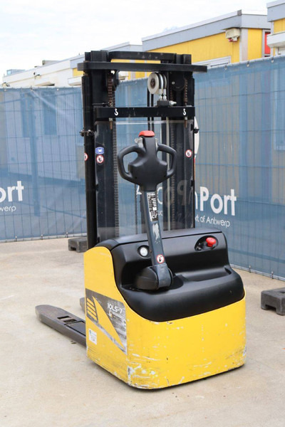 Hyundai 10 LS-7 - Slagač stoga: slika Hyundai 10 LS-7 - Slagač stoga Hyundai 10 LS-7 - Slagač stoga: slika Hyundai 10 LS-7 - Slagač stoga