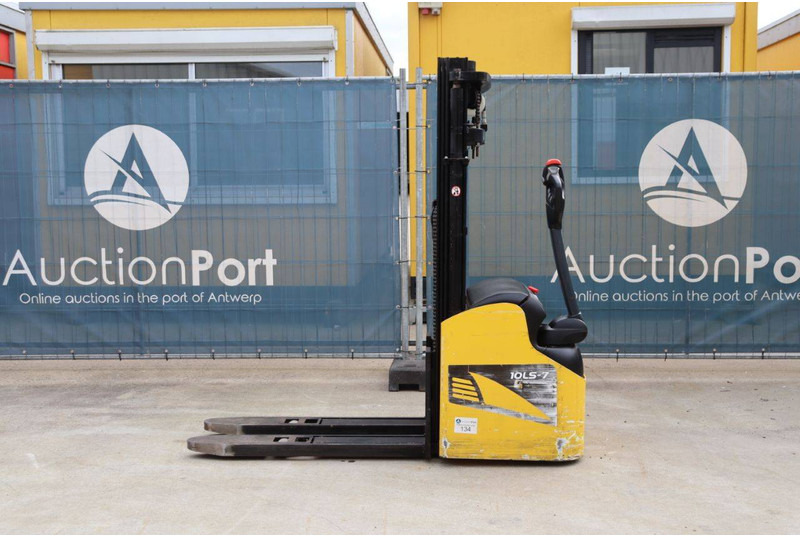 Hyundai 10 LS-7 - Slagač stoga: slika Hyundai 10 LS-7 - Slagač stoga Hyundai 10 LS-7 - Slagač stoga: slika Hyundai 10 LS-7 - Slagač stoga