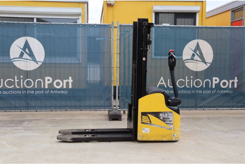 Hyundai 10 LS-7 - Slagač stoga: slika Hyundai 10 LS-7 - Slagač stoga Hyundai 10 LS-7 - Slagač stoga: slika Hyundai 10 LS-7 - Slagač stoga