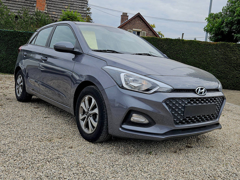 Hyundai i20 1.2 - Limuzina: slika Hyundai i20 1.2 - Limuzina Hyundai i20 1.2 - Limuzina: slika Hyundai i20 1.2 - Limuzina