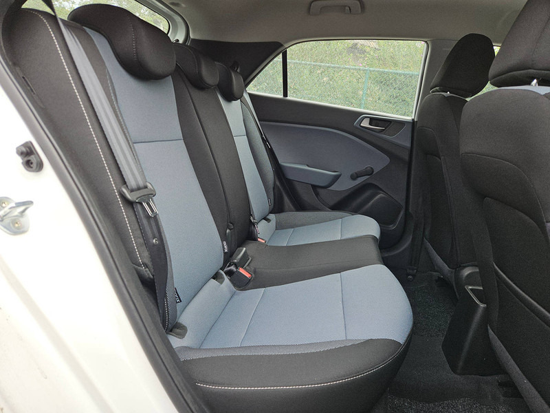 Hyundai i20 1.2 - Limuzina: slika Hyundai i20 1.2 - Limuzina Hyundai i20 1.2 - Limuzina: slika Hyundai i20 1.2 - Limuzina