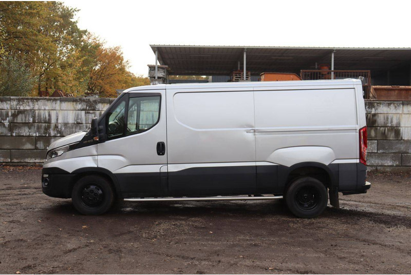 Iveco Daily 40C21 - Furgon: slika Iveco Daily 40C21 - Furgon Iveco Daily 40C21 - Furgon: slika Iveco Daily 40C21 - Furgon