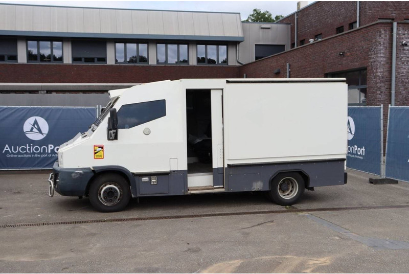 Iveco Daily - Furgon: slika Iveco Daily - Furgon Iveco Daily - Furgon: slika Iveco Daily - Furgon