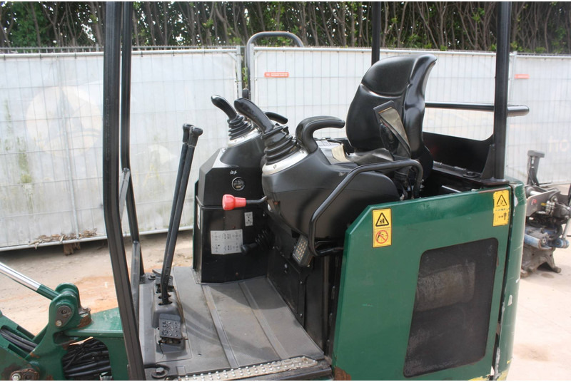 JCB 16C-1 T3 - Mini bager: slika JCB 16C-1 T3 - Mini bager JCB 16C-1 T3 - Mini bager: slika JCB 16C-1 T3 - Mini bager