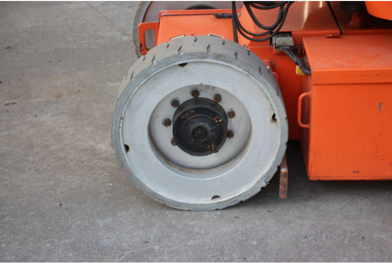 Zglobni krak JLG E300AJP: slika Zglobni krak JLG E300AJP Zglobni krak JLG E300AJP: slika Zglobni krak JLG E300AJP