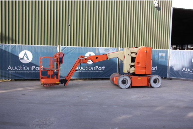 JLG E300AJP - Zglobni krak: slika JLG E300AJP - Zglobni krak JLG E300AJP - Zglobni krak: slika JLG E300AJP - Zglobni krak