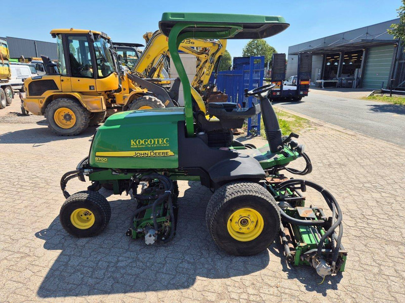 Vrtna kosilica John Deere 8700 PC FM: slika Vrtna kosilica John Deere 8700 PC FM Vrtna kosilica John Deere 8700 PC FM: slika Vrtna kosilica John Deere 8700 PC FM