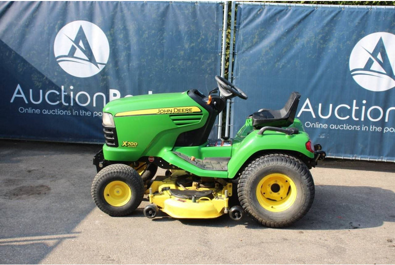 John Deere M700 - Vrtna kosilica: slika John Deere M700 - Vrtna kosilica John Deere M700 - Vrtna kosilica: slika John Deere M700 - Vrtna kosilica