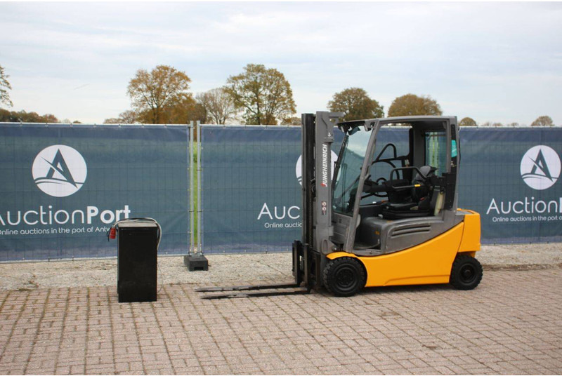 Jungheinrich EFG 316 - Električni viličar: slika Jungheinrich EFG 316 - Električni viličar Jungheinrich EFG 316 - Električni viličar: slika Jungheinrich EFG 316 - Električni viličar