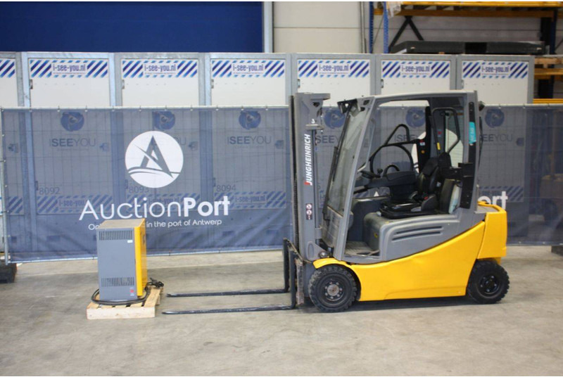 Jungheinrich EFG 316 - Električni viličar: slika Jungheinrich EFG 316 - Električni viličar Jungheinrich EFG 316 - Električni viličar: slika Jungheinrich EFG 316 - Električni viličar