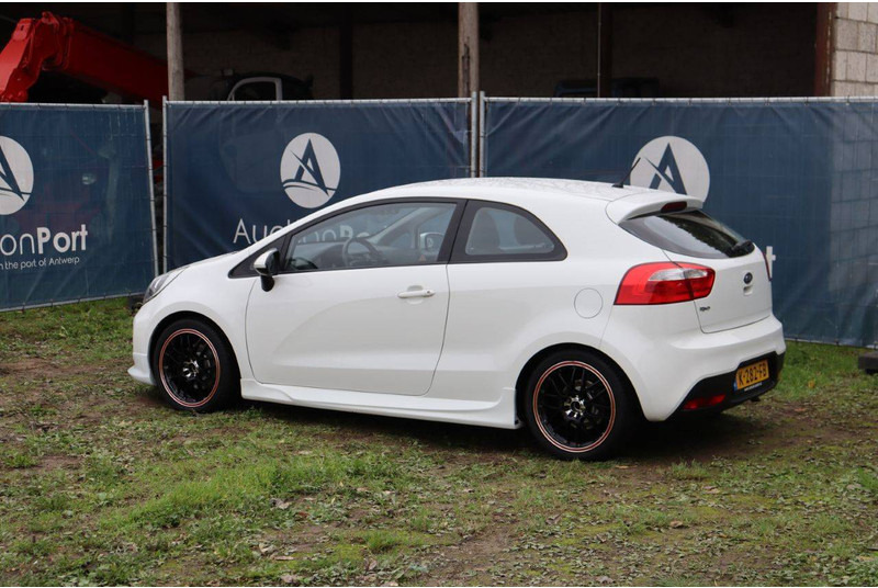 Kia Rio - Limuzina: slika Kia Rio - Limuzina Kia Rio - Limuzina: slika Kia Rio - Limuzina