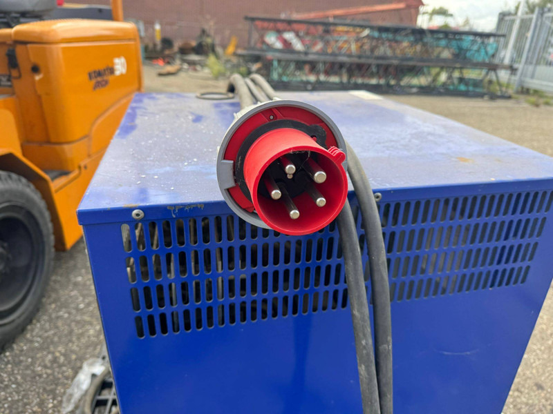 Komatsu FB30EX-8 - Električni viličar: slika Komatsu FB30EX-8 - Električni viličar Komatsu FB30EX-8 - Električni viličar: slika Komatsu FB30EX-8 - Električni viličar