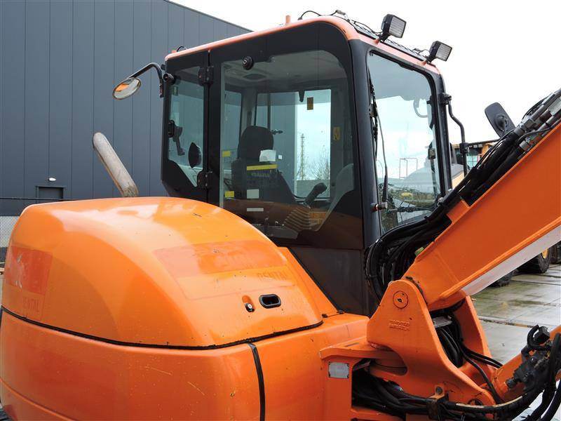 Bager gusjeničar Komatsu PC80: slika Bager gusjeničar Komatsu PC80 Bager gusjeničar Komatsu PC80: slika Bager gusjeničar Komatsu PC80