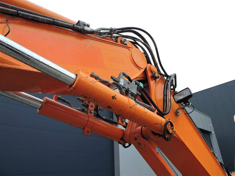 Bager gusjeničar Komatsu PC80: slika Bager gusjeničar Komatsu PC80 Bager gusjeničar Komatsu PC80: slika Bager gusjeničar Komatsu PC80